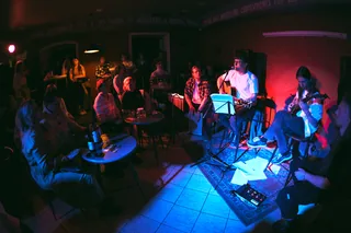 Концерт в Критике — музыканты и слушатели